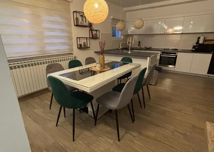 F&i * بيبينيا