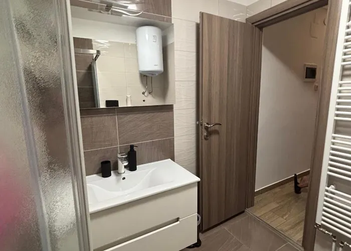 F&i * بيبينيا