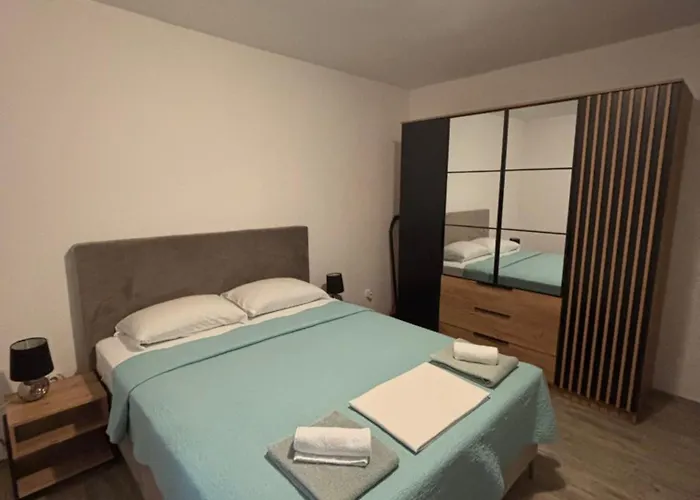 F&i * بيبينيا